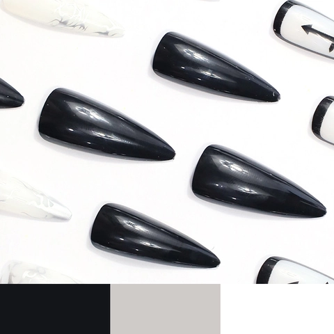Unghie Finte Gothic Dark Style Stiletto Lungo Con Croci In Metallo Nero Bianco Argento Contrasto Fiamma Francese