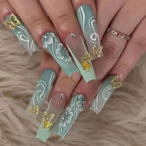 Faux Ongles Coffin Dégradé Vert Matcha Avec Fleurs 3D Et Papillon Doré Alliage Strass Style Français