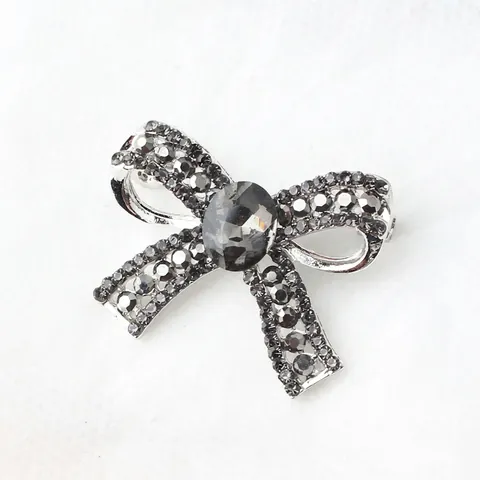 Elegant Bow Brooch Alloy Artificial Crystal Rhinestone Pin For Suits Dresses Sweet Bowknot Jewelry Accessories For Women