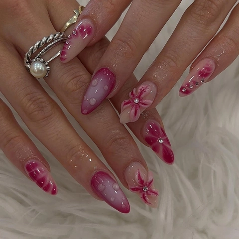 Unghie Finte Mandorla Stiletto Sfumate Rosa Fiore Strass 3D Design Goccia D'acqua Eleganti Unghie Artificiali