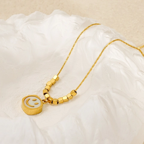 Smile Face Anhänger Halskette Edelstahl 18K Vergoldet Weißmuschel Einlage Quadratische Geometrische Würfelperlen Schmuck