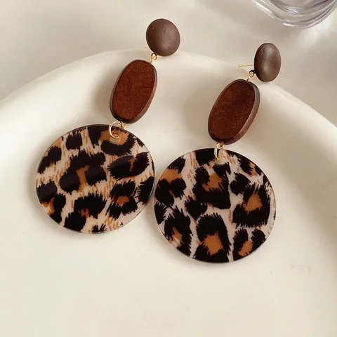 Orecchini Pendenti Leopardati Retro Con Perle In Legno Acrilico E Perno In Argento Per Donna