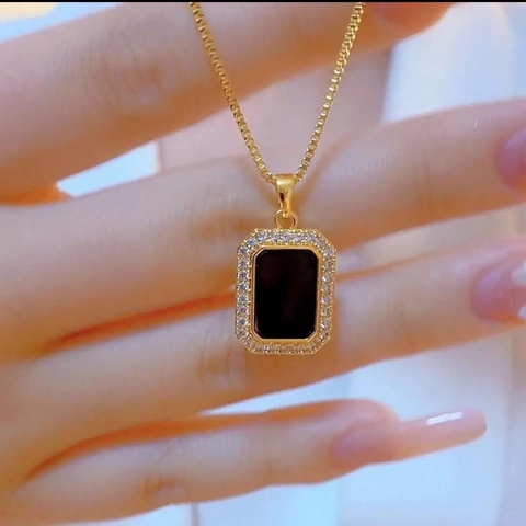 Elegante Collana Con Pendente Rettangolare Acciaio Al Titanio Pietra Nera Zircone Intarsiato Catena A Scatola Dorata Gioielli Donna