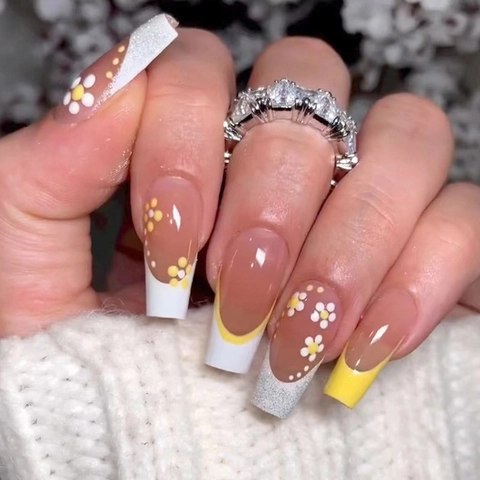 French Style Press On Nagels Geel Bloemen Madeliefje Patroon Glitter Lange Coffin Valse Nagels Voor Vrouwen