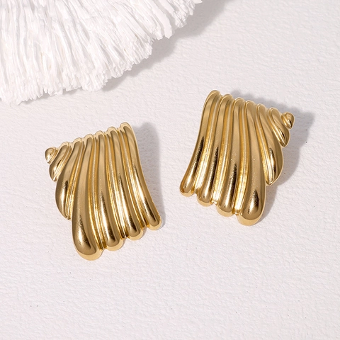 Orecchini A Lobo A Onde Plissettate Acciaio Inossidabile Placcato Oro 18K Geometrici Eleganti Per Donna