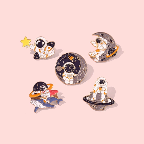 Creative Astronaut Enamel Brooch Alloy Metal Badge Space Theme Moon Star Whale Planet Pin For Bags Clothes Jewelry Gift