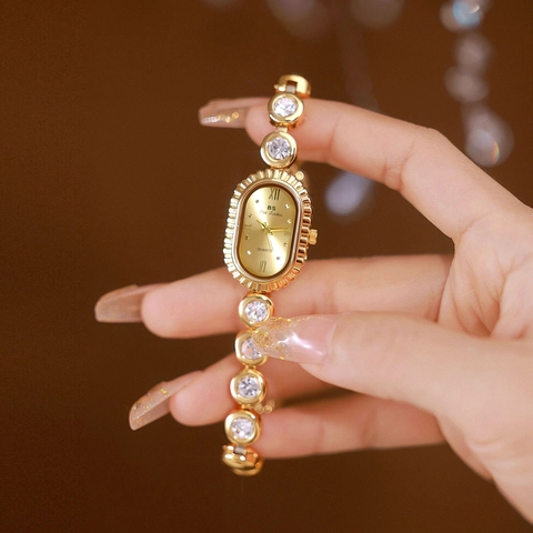Vintage Women Quartz Watch Alloy Oval Dial Rhinestone Inlaid Bracelet Fashion Jewelry Elegant Waterproof Wristwatch