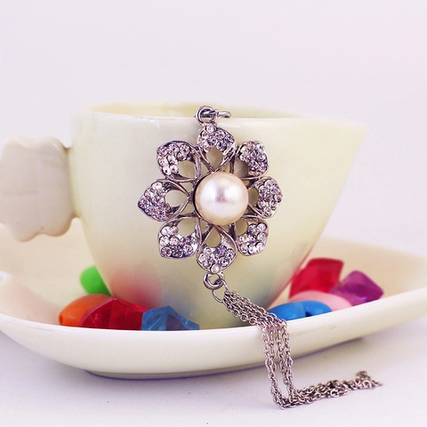 Silver Zinc Alloy Flower Keychain With Artificial Pearl And Rhinestones Elegant Tassel Key Ring Bag Charm For Women