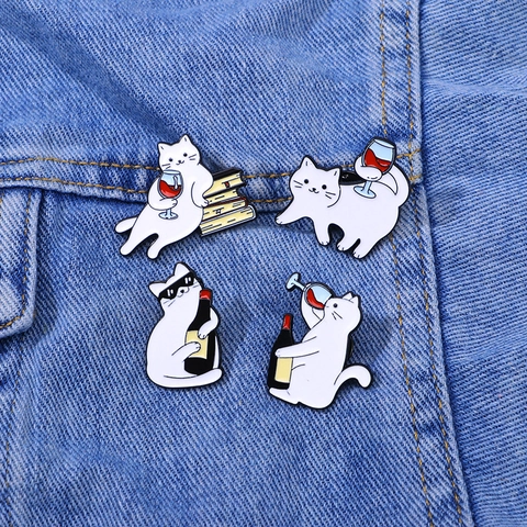 Broche De Esmalte De Gato De Dibujos Animados Lindo Pines De Aleación De Zinc Goteo De Aceite Gatito Vino Tinto Libro Insignias