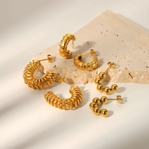 Stainless Steel Hoop Ohrringe Gold Plattiert Spirale Perlen Texturiert C Form Stecker Für Damen Elegant Mode