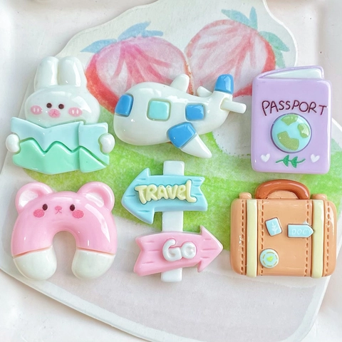 Simpatici Ciondoli In Resina A Tema Viaggio Accessori Fai Da Te Per Cover Di Telefono Fermagli Per Capelli Aereo Passaporto Valigia Cartone Animato Kawaii