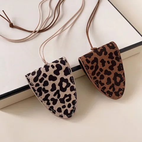 Collar Con Colgante De Bolsa Para Gafas Con Estampado De Leopardo Cuero Sintético Cierre Magnético Accesorio Retro Mujer