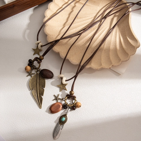 Collier Long Pendentif Bohème Vintage Plume Étoile Alliage Perle En Bois Cordon Similicuir Chaîne Pull Ethnique Tribal Femmes