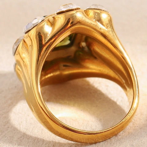 Bague Vintage Pierre Précieuse Verte Carrée Pour Femmes Plaqué Or 18K Acier Inoxydable Avec Zircone Cubique Blanche Style Français
