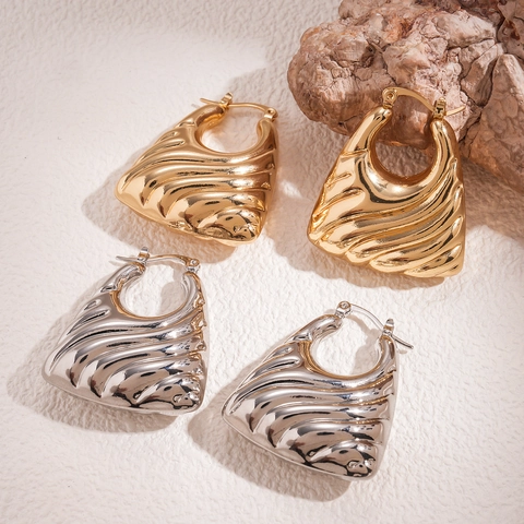 Geometrische Metall Creolen Mit Wellentextur Hohl Quadratisch Eisen Ohrringe Für Damen Modeschmuck