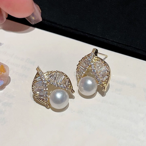 Leaf Shape Artificial Pearl Stud Earrings Cubic Zirconia Shiny Gold Plated Alloy Elegant Jewelry Women Silver Earring Post