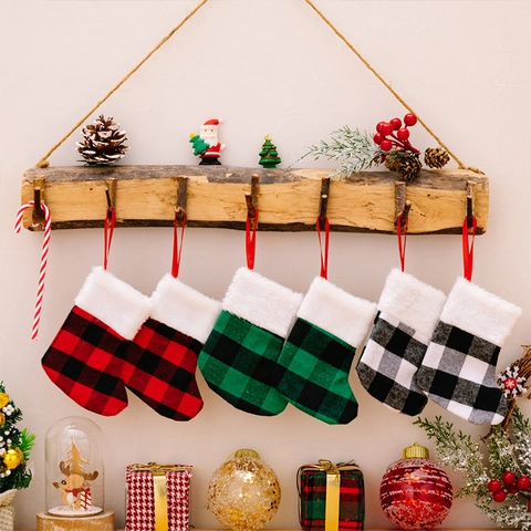 Mini Calze di Natale a Quadretti Buffalo Check Per Decorazioni Sospese Albero di Natale Portaposate Sacchetti Regalo Decorazione Casa Festa