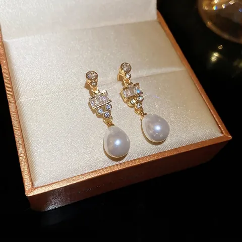Orecchini Vintage In Rame Placcato Oro 18K Con Künstliche Perle A Goccia D'acqua Zirconi E Perno In ArgentO Per Donna