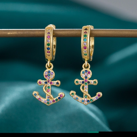Orecchini A Cerchio Con Ancora Nautica E Zirconi Colorati Ottone Placcato Oro E Perno In Acciaio Inossidabile Per Donna