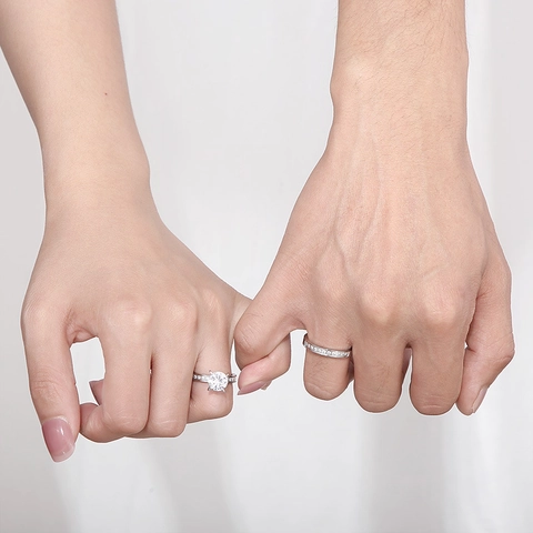 Anello In Acciaio Inossidabile Con Zircone Tondo Incastonatura A Quattro Griffe Pavé Pietre Laterali Gioielli Da Sposa Per Donna