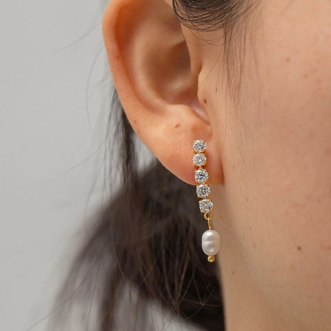 Elegantes Pendientes Largos de Acero Inoxidable Chapado en Oro de 18K con Perla de Agua Dulce y Diamantes de Imitación para Mujer Joyería de Moda