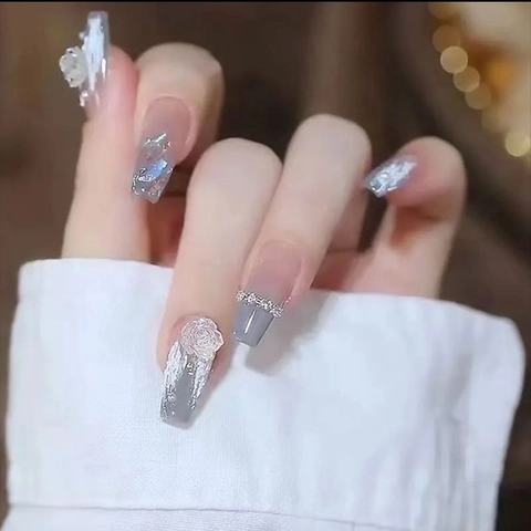Press On Nägel Sarg Lang Farbverlauf Blau Grau Mit 3D Kamelienblüten Und Strassketten Elegante Luxus Künstliche Nägel