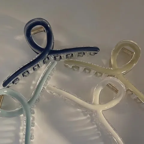 Pinza Para El Cabello Grande Geométrica Retorcida Resina Translúcida Color Sólido Accesorio De Peinado Para Mujeres