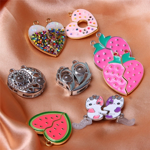 Aleación Esmalte Succión Magnética DIY Joyería Dijes Colgantes Corazón Fresa Sandía Gato Sol Luna Multi Idioma Piedra De Proyección Para Niños