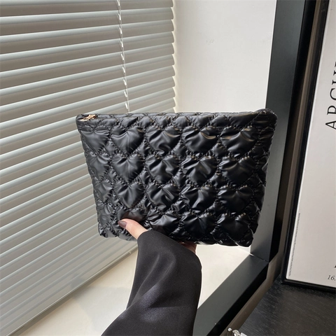 Bolso De Maquillaje De Cuero PU Acolchado Corazón Cartera De Mano Metálica Con Cremallera