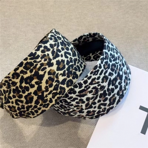 Leopard Print Wide Brim Headband Vintage Fabric Wrapped Hair Band Fashionable Hair Accessories For Women Daily Wear