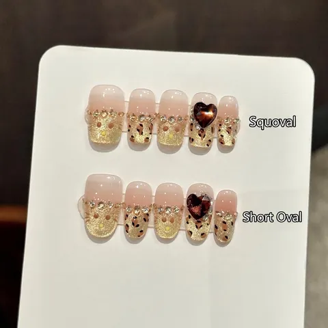 Unghie Finte Stampa Leopardata Glitter Dorati Cuore Rosso Decorazione 3D Unghie In Resina Fatte A Mano Accessorio Manicure