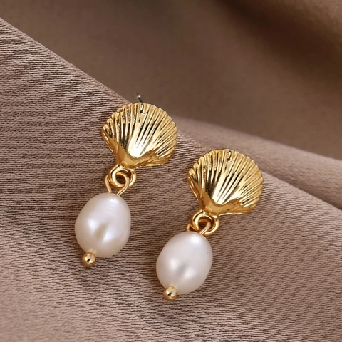 Boucles d'Oreilles Pendantes Coquillage Perle d'Eau Douce Vintage Français pour Femme Cuivre Électroplaqué Coquillage Doré avec Tige en Acier