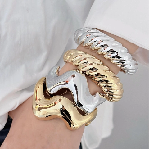 Minimalistische CCB Onregelmatige Open Armband Voor Vrouwen Niche Mode Golfpatroon Gedraaide Metalen Armring Sieraden