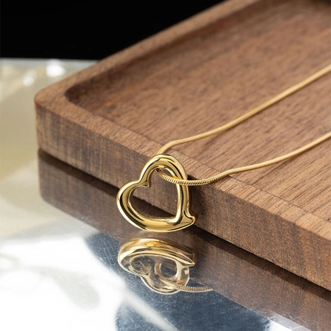Minimalistische Titane-Stahl Hohl Herz Anhänger Halskette Für Damen 18K Vergoldet Herz Schlüsselbein Kette Schmuck Zubehör
