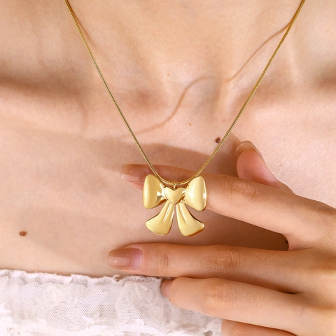 Set di Gioielli con Fiocco 3D in Acciaio Inossidabile Placcato Oro 18K per Donna Elegante Collana con Ciondolo a Fiocco Orecchini a Bottone