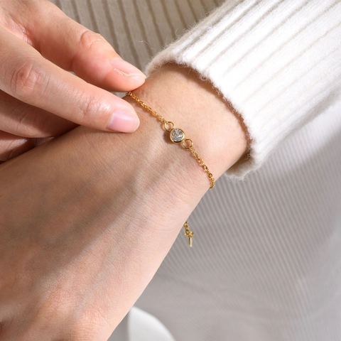 Minimalistisches Edelstahl Armband Mit Einzelnem Zirkonia Zargenfassung Verstellbar IP Vergoldet Schmuck Für Damen