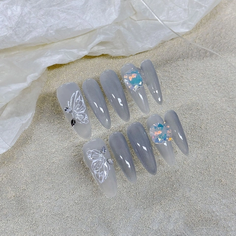 Handgefertigte Lange Stiletto-Nägel Zum Aufdrücken Grau Katzenauge Glitzer Schmetterlingsmuster Luxus Strass Kunstnägel Für Damen