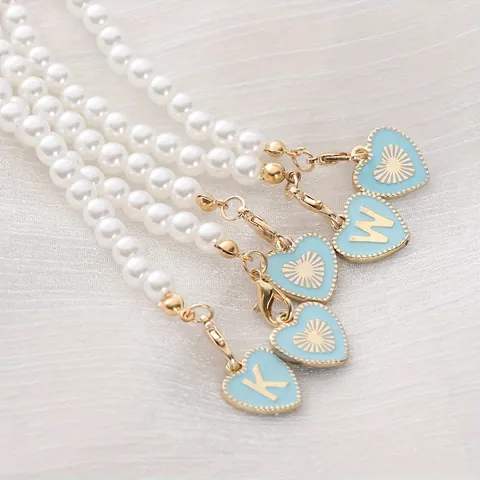 Portachiavi con Perle Artificiali Fatto a Mano Ciondolo per Manico di Bicchiere Cuore Smalto Lettera Accessorio per Borsa Donna
