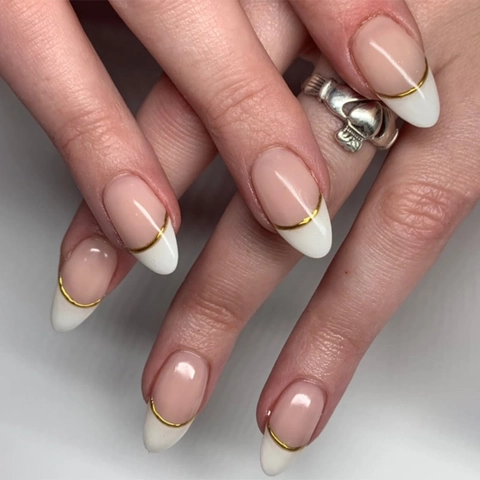 Franse Press On Nagels Amandelvorm Witte Tip Gouden Lijn Nude Roze Elegante Eenvoudige Kunstnagels Voor Vrouwen Dagelijks