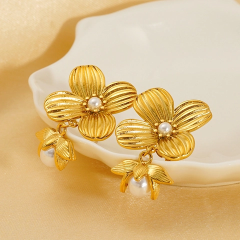 Orecchini A Fiore Eleganti Acciaio Inossidabile 304 PVD Oro 18K Perla Artificial Stile Retrò Francese Per Donne