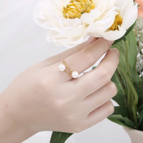 Anello Aperto Con Doppia Perla Artificial Acciaio Inossidabile Placcato Oro Regolabile Gioielli Minimalisti Donna