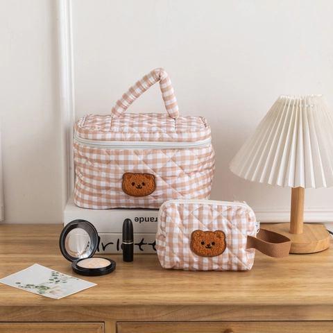 Gesteppte Kosmetiktasche Polyester Gingham Kariert Bär Stickerei Tragbarer Organizer Kosmetik Aufbewahrung Süße Reise