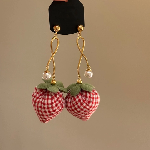 Boucles D Oreilles Pendantes Fraise Avec Tige En Argent Tissu Écossais Rouge Alliage Künstliche Perle Imitation Bijoux