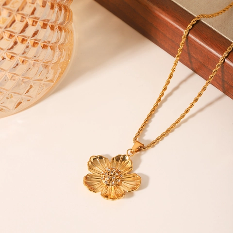 Flower Pendant Necklace Stainless Steel Rhinestone Vintage Twist Chain Elegant Jewelry For Women