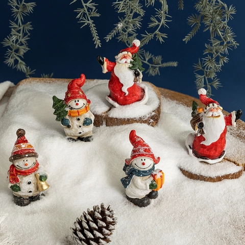 Mini Christmas Figurines Resin Santa Claus Snowman Ornaments Desktop Micro Landscape Xmas Holiday Decor Retro Style