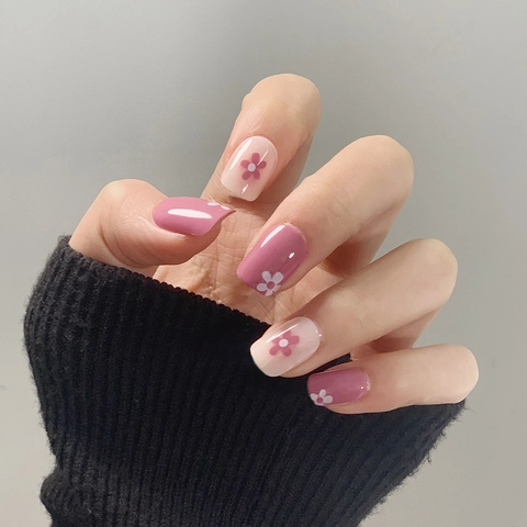 Press On Nagels Kort Vierkant Glanzend Kunstnagels Zoet Paars Bloemenpatroon Eenvoudig Ontwerp Voor Dames