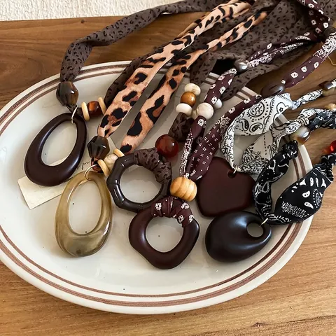 Collar De Tela Estampada Bohemio Para Mujer Cuentas De Madera Largas Colgante De Corazón Acrílico Estilo Étnico Retro