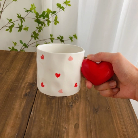 Keramik Becher Kariertes Herz Muster Retro Porzellan Kaffeetasse Kreativer Griff Minimalistisch Ins Stil Trinkgeschirr