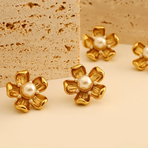 Vintage 18K Gold Plated Stainless Steel Artificial Pearl Flower Stud Earrings Elegant Floral Jewelry For Women Daily Wear