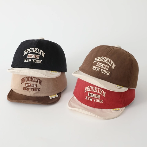 Berretto da Baseball Retro per Neonati e Bambini Ricamo a Lettere Tesa Morbida Cappello da Sole per Infanti 0-3 Anni Misto Cotone Colore a Contrasto